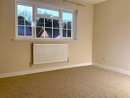 4 bedroom detached house to rent - Photo 4