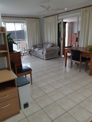 Private Fully Furnished Granny Flat - Photo 1