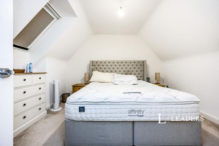 4 bedroom detached house to rent - Photo 3