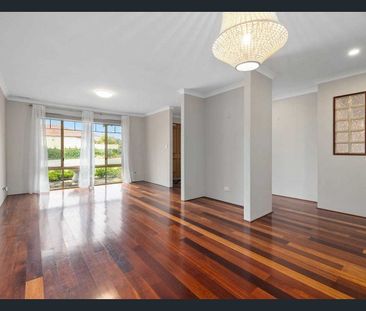 Large Comfy Family Home - Photo 1