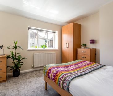 5 Bed Semi-Detached House, Southall Avenue, BN2 - Photo 4