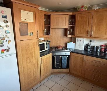 3 bedroom semi-detached house to rent - Photo 6