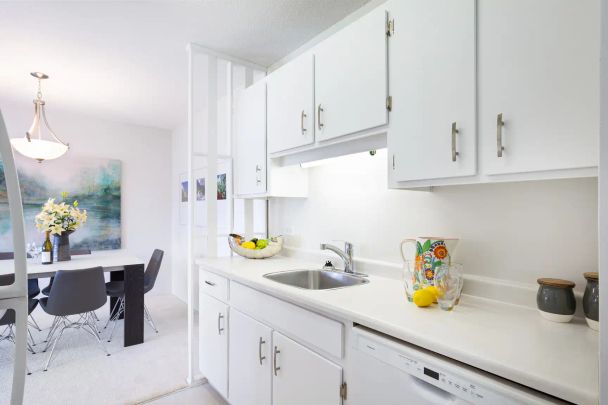 Shorewood Manor - West Vancouver — 1 Bedroom - Photo 1