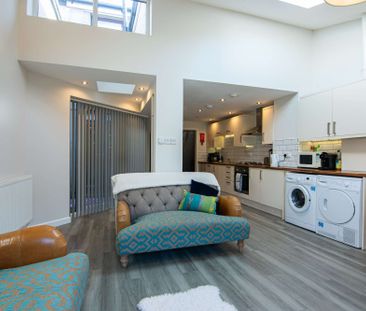 Completely remodelled to spectacular standard! - Photo 2