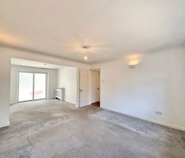 St. Georges Road, Badshot Lea, Farnham, Surrey, GU9 - Photo 2