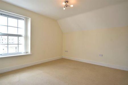3 bedroom apartment to rent - Photo 4