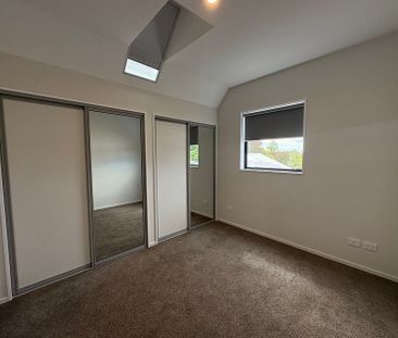 Spacious with Loads of Storage! - Photo 5