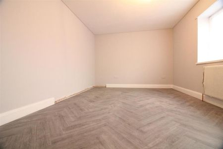 3 bedroom detached bungalow to rent - Photo 2