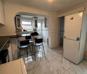 Room in a Shared House, Leggatt Road, E15 - Photo 6