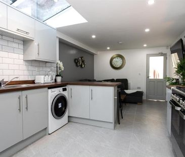 1 bedroom in a house share to rent - Photo 6