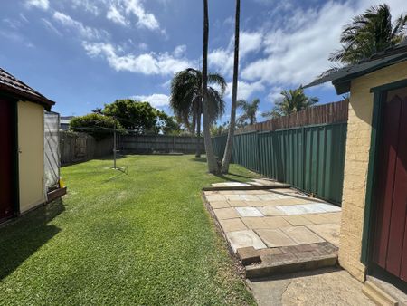 FULL BRICK SEMI HOME - Photo 3