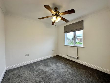 4 bedroom detached house to rent - Photo 3