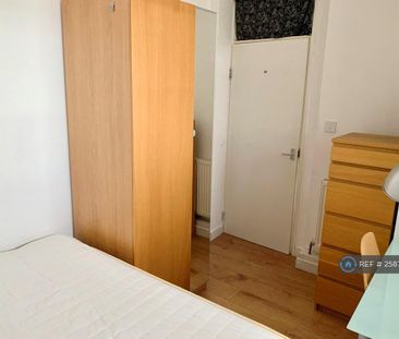 4 bedroom flat to rent - Photo 4