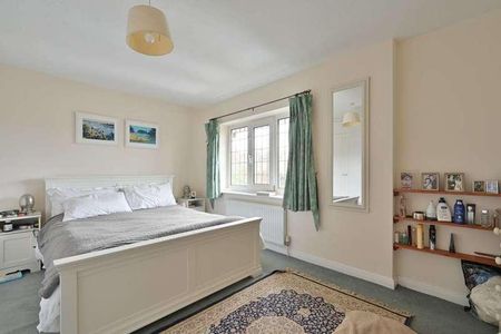 Orchard Gardens, Leatherhead, Effingham, KT24 - Photo 2