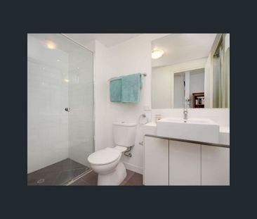 LARGE 2 Bed Apartment Just off James Street - Photo 5