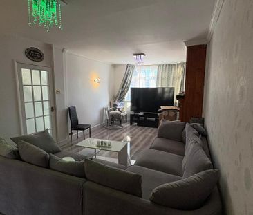 3 bedroom end of terrace house to rent - Photo 1