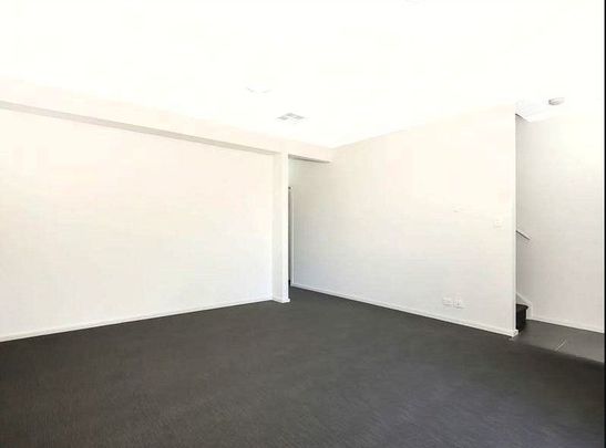 Modern 3-Bedroom Townhouse in the Heart of Largs North - Photo 1