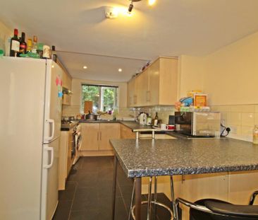 1 bedroom in a house share to rent - Photo 4