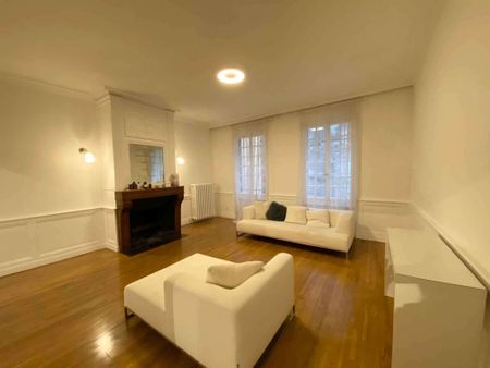 Appartement de 2.5 pièces avec cachet au coeur de la Vieille-Ville - Foto 3