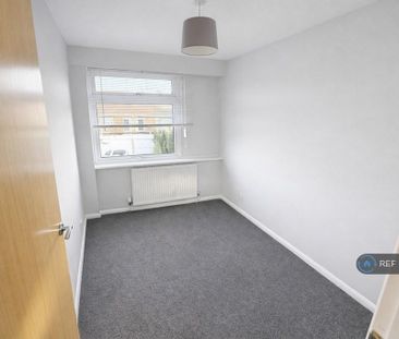 4 bedroom end of terrace house to rent - Photo 3