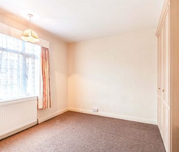 Woodlea Mount, Leeds - Photo 1