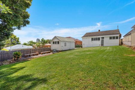 Renovated with character and class - Photo 4