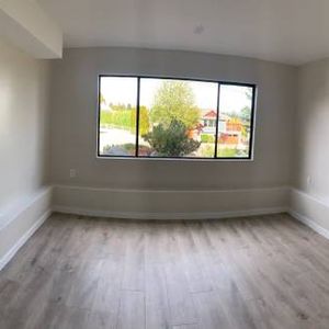 Bachelor Suite May 1st - Photo 2