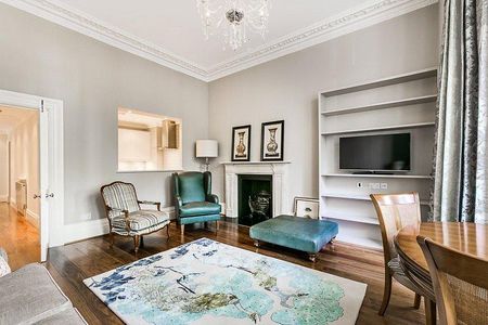 2 bedroom flat in South Kensington - Photo 3