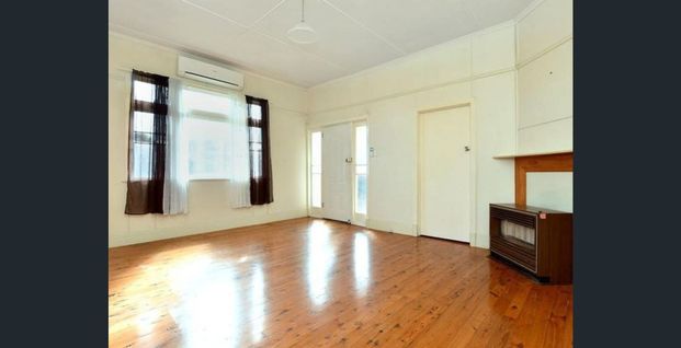 Comfortable & Convenient Home in East Toowoomba - Photo 1
