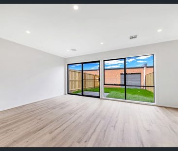 A Well kept family home for rent in Tarneit - Photo 2