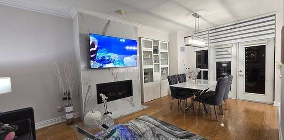 Hurontario & Eglington Furnished 2Bdrm +Den Open Concept Modern Kitch - Photo 2