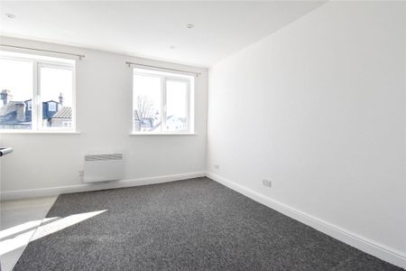 Well presented 2 bedroom apartment situated within walking distance of the City centre & local amenities close by. Excellent access to the Science Parks. Unfurnished. - Photo 2