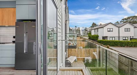 Modern 4-Bedroom Home for Rent in West Harbour - Photo 5