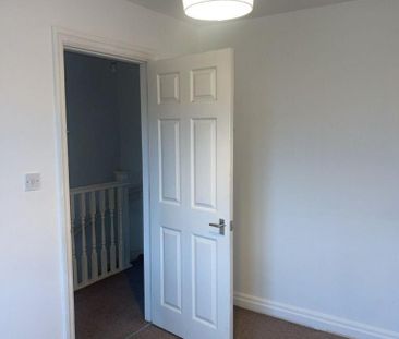 3 bedroom terraced house to rent - Photo 4