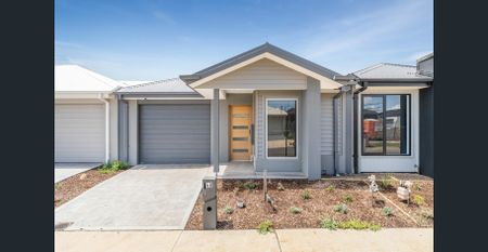 **RECEIVE ONE MONTH FREE RENT, ASK US HOW! Brand New 3-Bedroom Family Home for Lease – Cobblebank - Photo 4