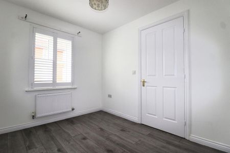 4 bedroom semi-detached house to rent - Photo 2