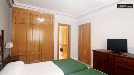 1-bedroom apartment for rent in Cortes, Madrid, bills included. - Foto 4