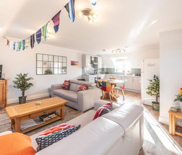 2 bedroom coach house to rent - Photo 1