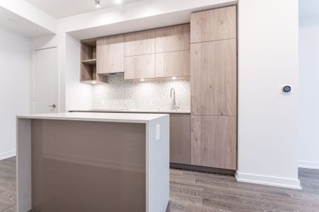 For Lease - 1 Yorkville Avenue Unit# 2307, Toronto, Ontario - Photo 2