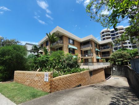 6/49 Old Burleigh Road, Surfers Paradise QLD 4217 - Photo 2