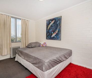 Great Location, Comfortable and Partially Furnished - Photo 3