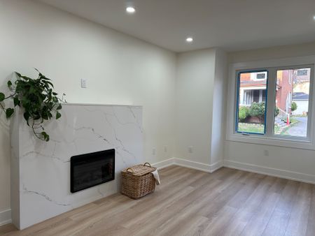 For Lease - 210 Dearborn Avenue, Oshawa, Ontario - Photo 3