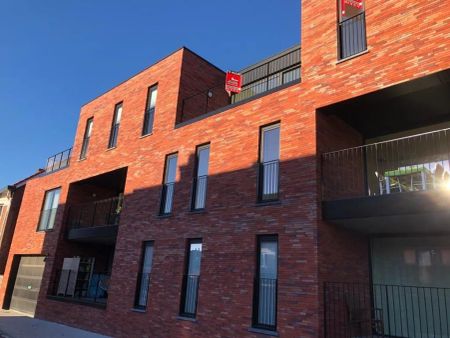 Volledig afgewerkt BEN30 appartement, met 2 slaapkamers en op wandelafstand van het station! - Photo 2