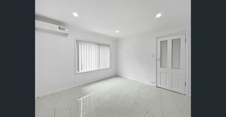 FAMILY HOME IN THE HEART OF GREENACRE - Photo 4