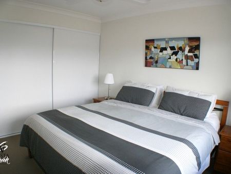 3 BED 2 BATH 2 CAR TOWNHOUSE, ULTRA HIGH SPEED INTERNET - Photo 3