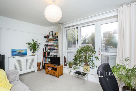 1 bedroom apartment to rent Wood Vale, London, SE23 - Photo 2
