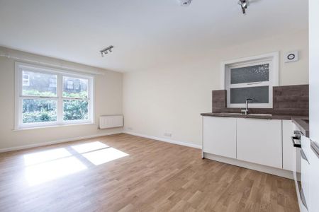 1 bedroom ground floor flat to rent - Photo 5