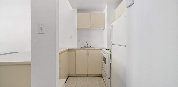 GHETTO MCGILL- STUDIO RENOVÉ & MEUBLÉ- EMPLACEMENT EXCEPTIONNEL - Photo 2