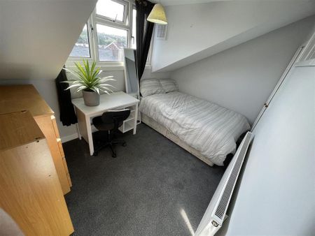 3 bedroom terraced house to rent - Photo 2