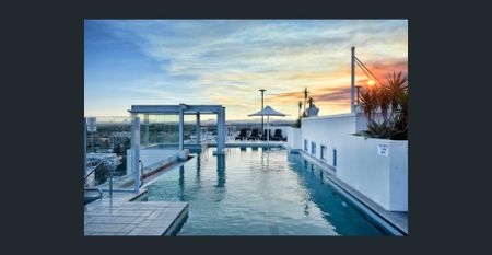 YOU CAN'T GET MORE CENTRAL THAN THIS! - Photo 3